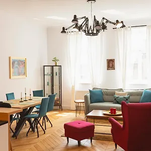 Tcf - Big With Free Garage Apartament